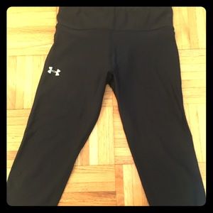 Under Armour black spandex Capri pants